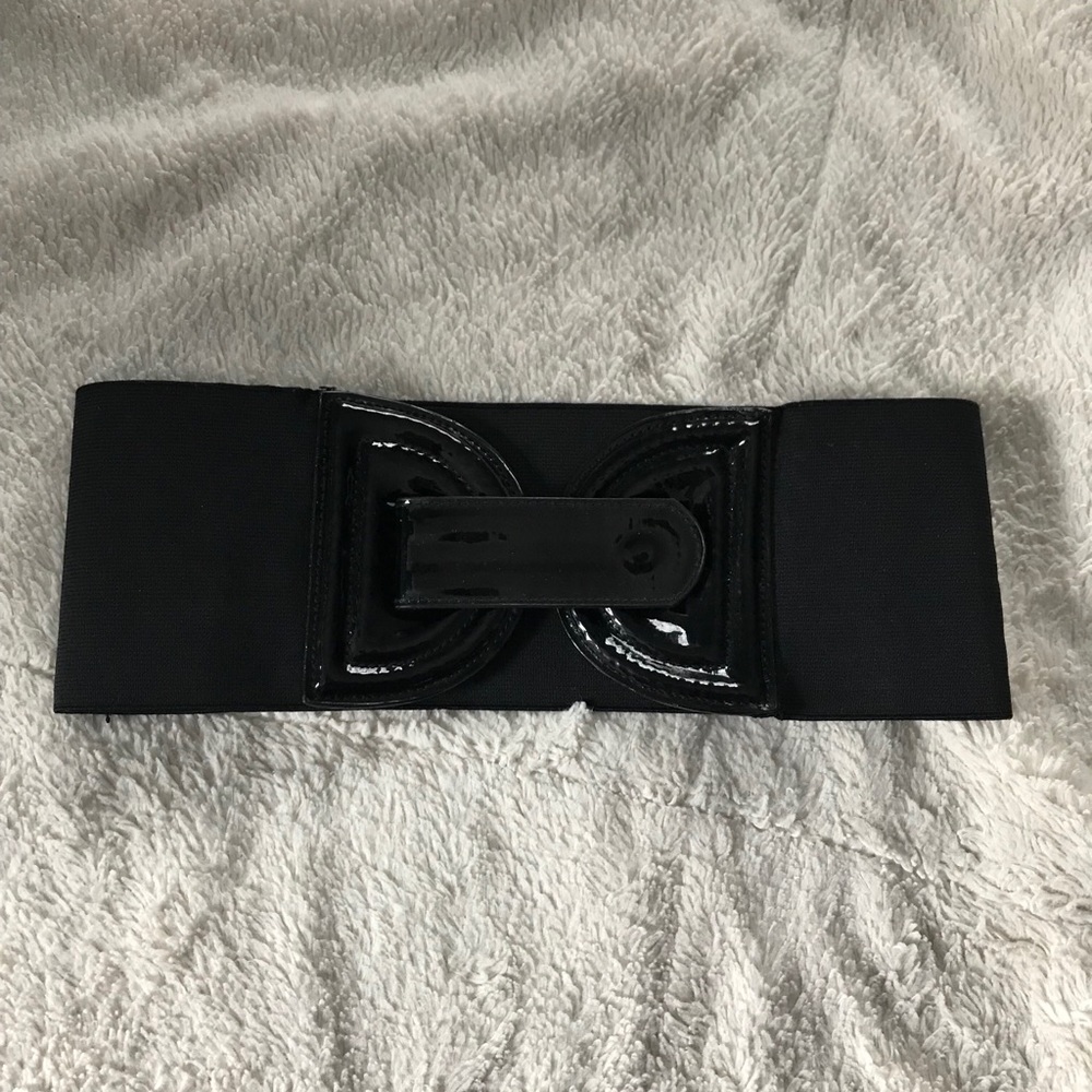 Black waist cinching belt!